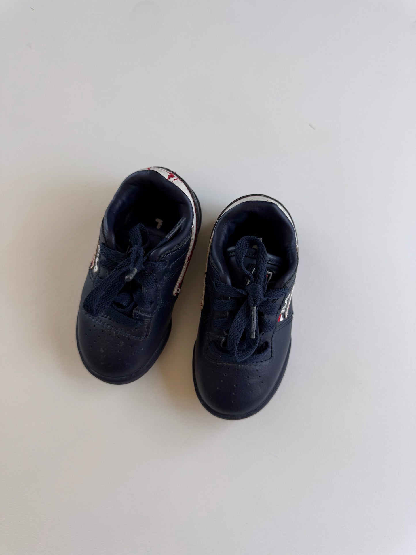 Fila sneakers size 6